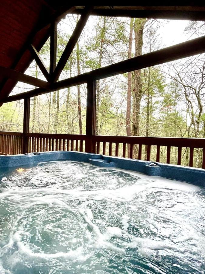 Crazy Bear - Motorcycle Friendly Home With Hot Tub And Grill Tellico Plains Exterior photo