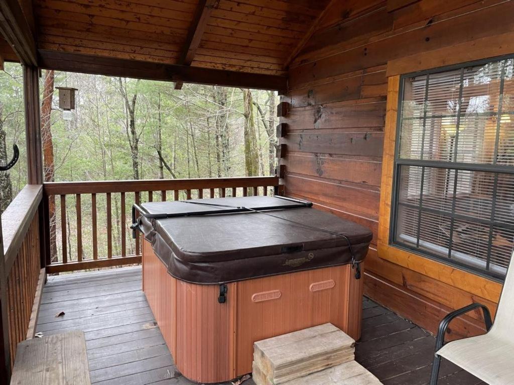 Crazy Bear - Motorcycle Friendly Home With Hot Tub And Grill Tellico Plains Exterior photo